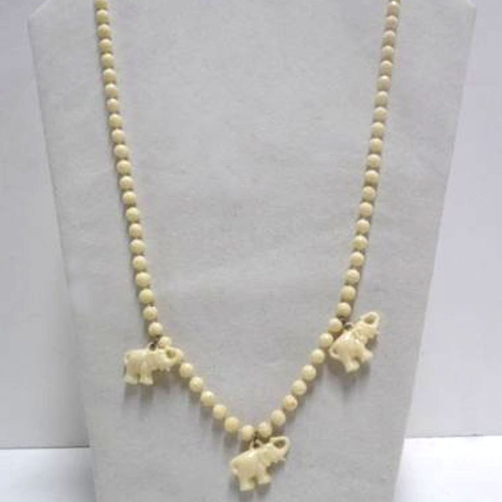 Vtg Plastic Cream Tone Elephant Beaded Necklace